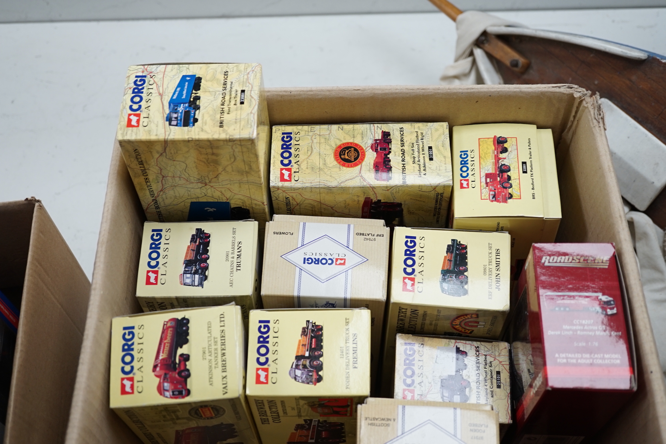Eighteen boxed Corgi and Corgi Classics diecast commercial vehicles including tanker wagons, flatbed lorries, articulated box trailers, etc.